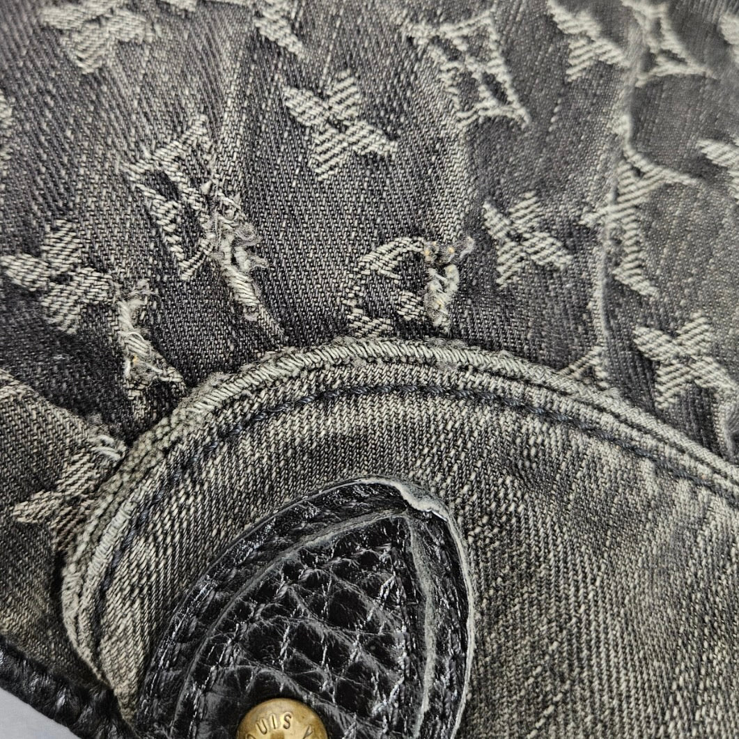 Louis Vuitton
Monogram Denim Neo
Cabby MM Handbag
