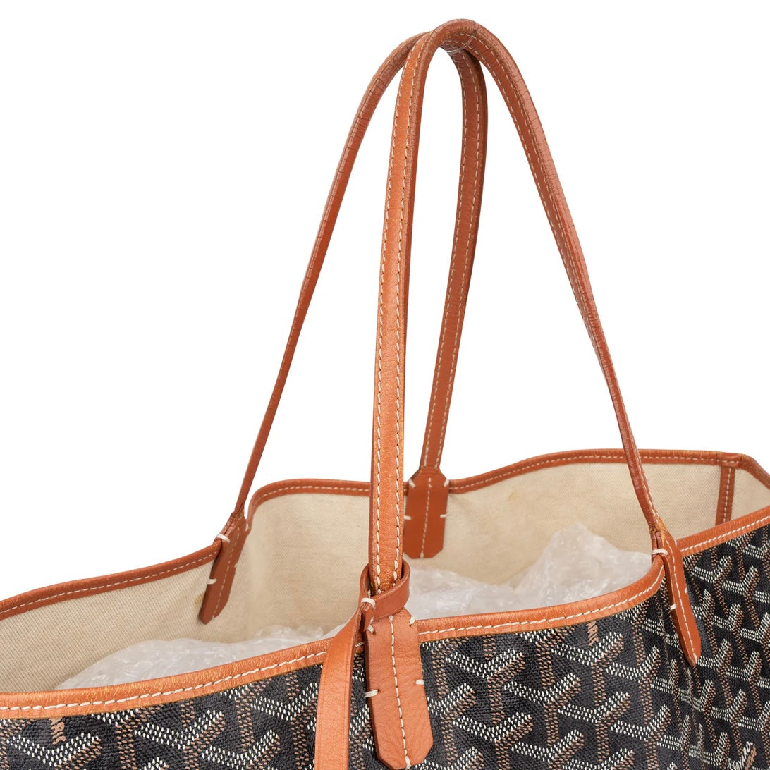 Goyard Goyardine
Monogram Saint Louis
PM Handbag