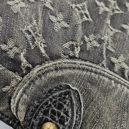 Louis Vuitton
Monogram Denim Neo
Cabby MM Handbag