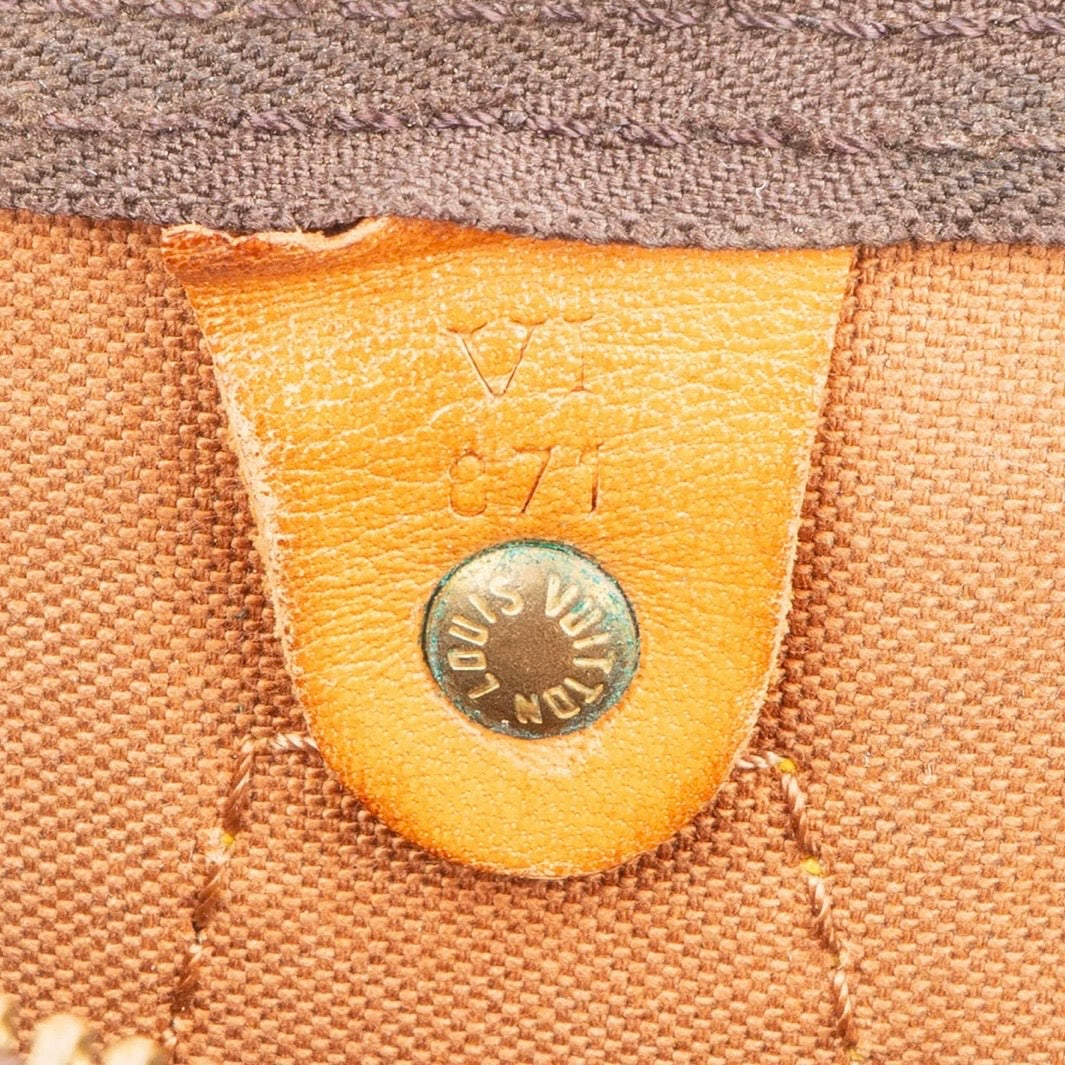 Louis Vuitton Monogram
Canvas Speedy 30 Handbag