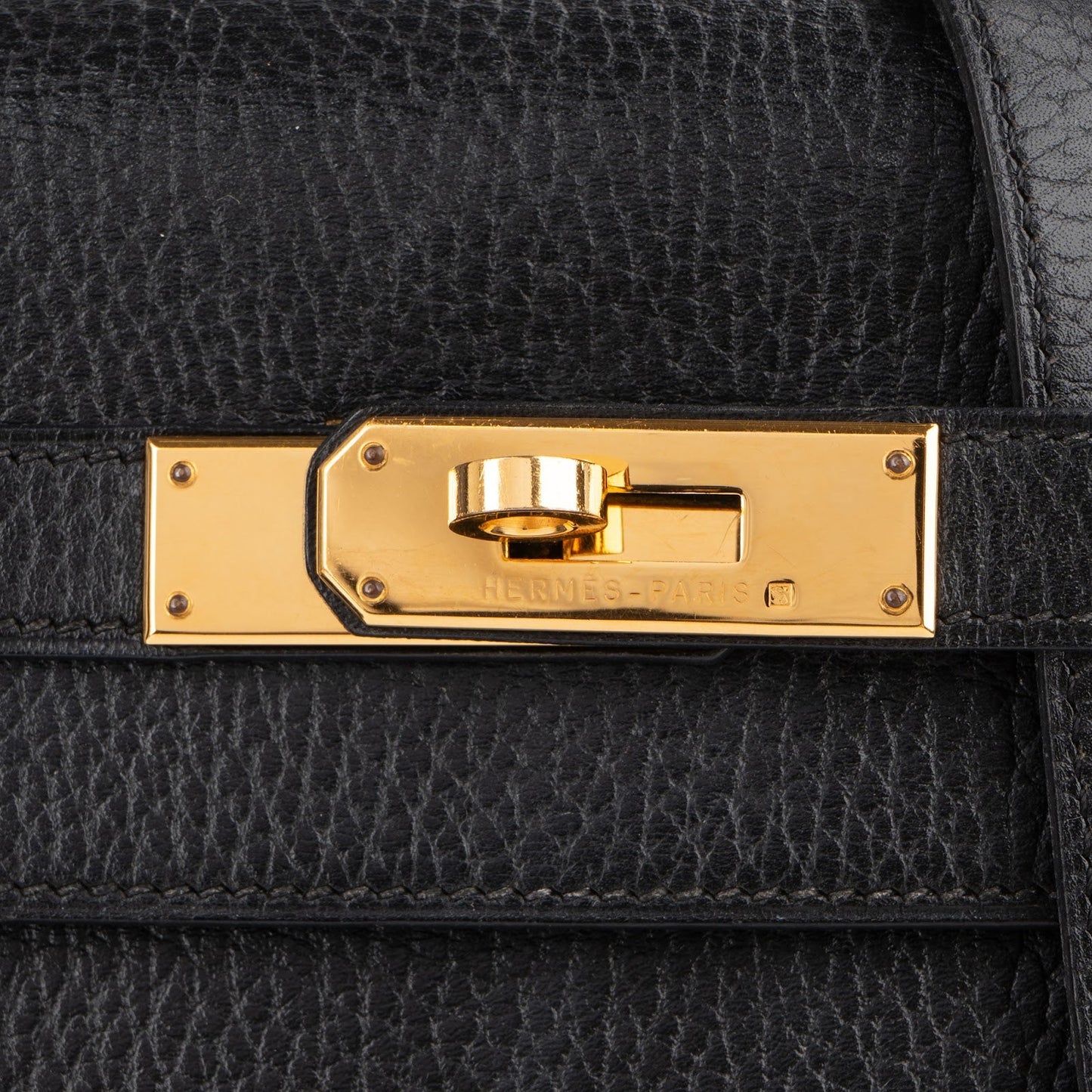 Hermès Ardennes  Leather Kelly 35 Sellier Handbag GHW