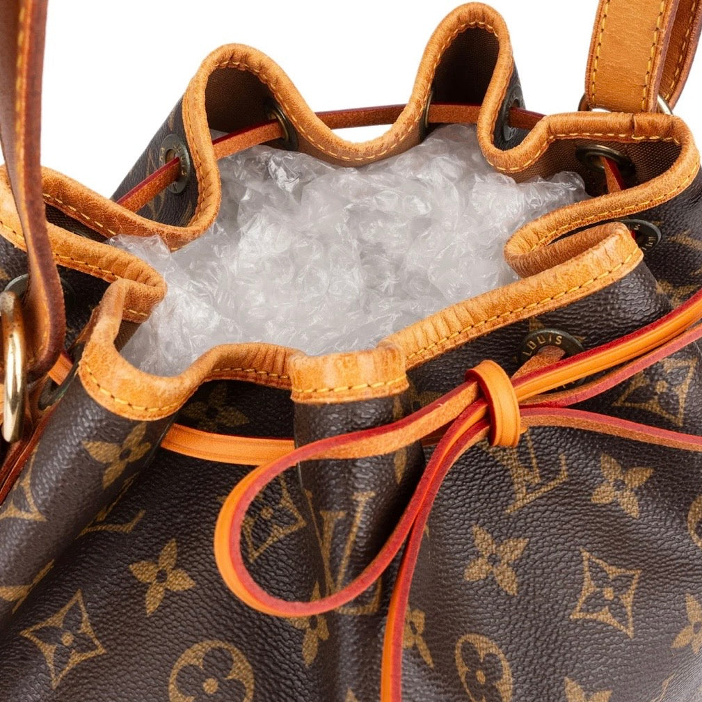 Louis Vuitton Monogram
Canvas Sac Noé
Petit Shoulder Bag