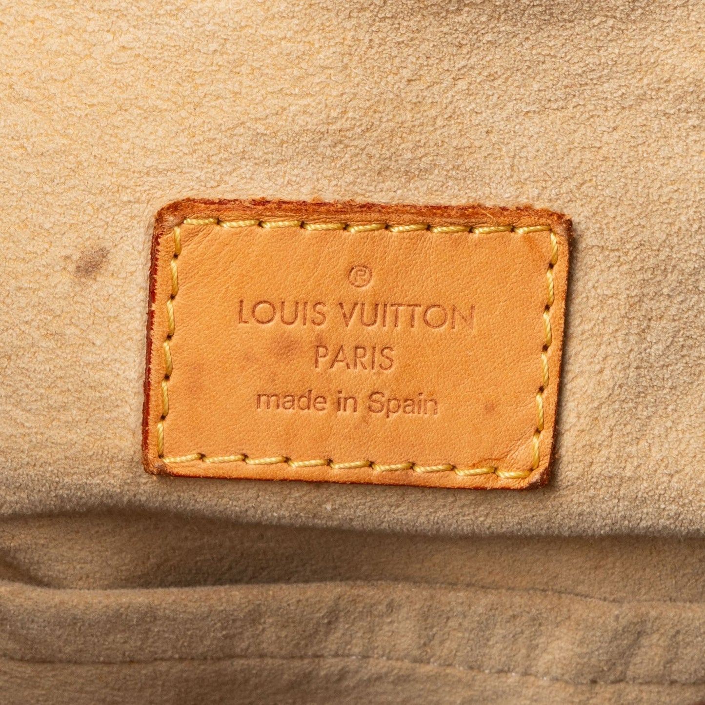 Louis Vuitton Monogram Canvas Artsy MM Handbag