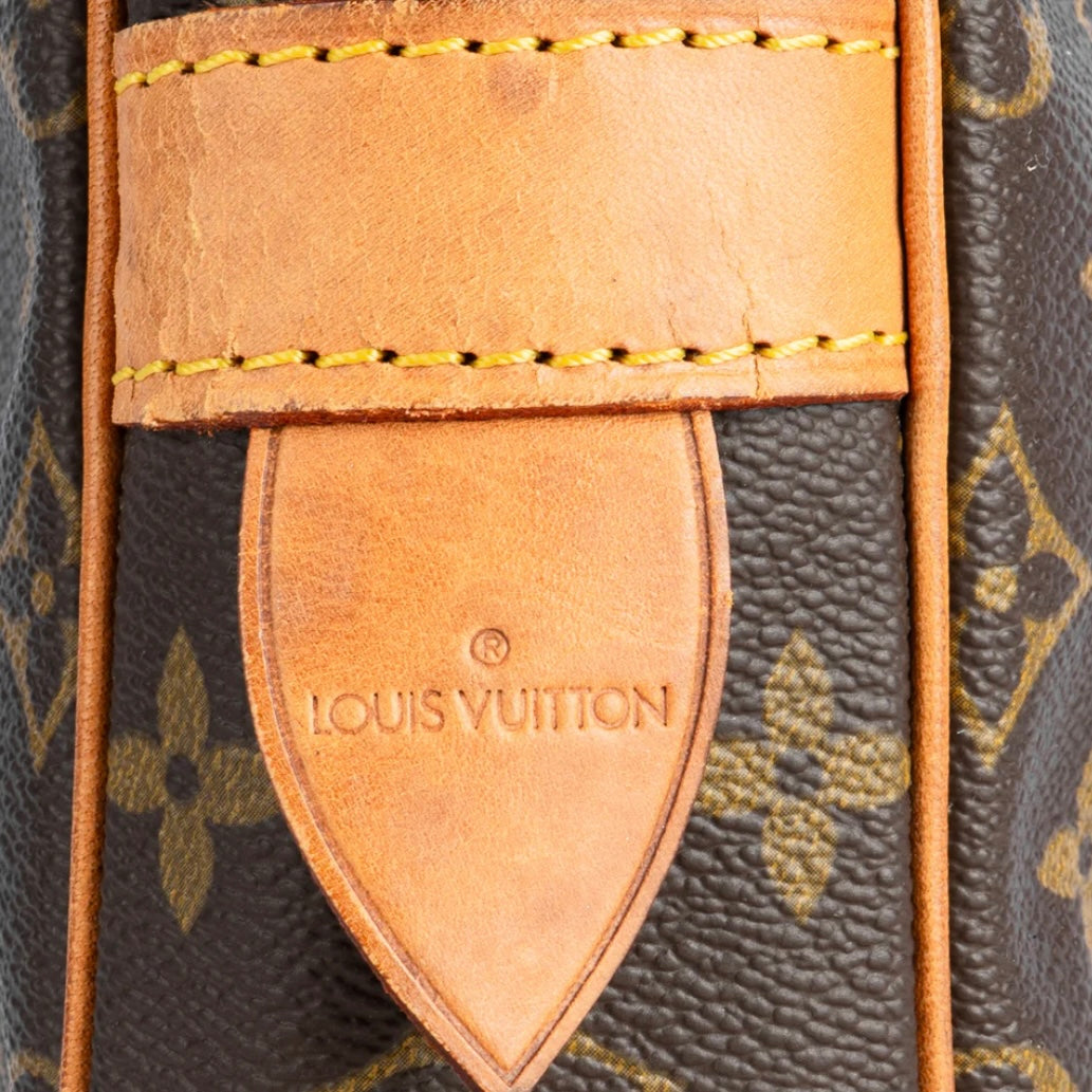 Louis Vuitton Canvas Monogram
Porte Documents Handbag