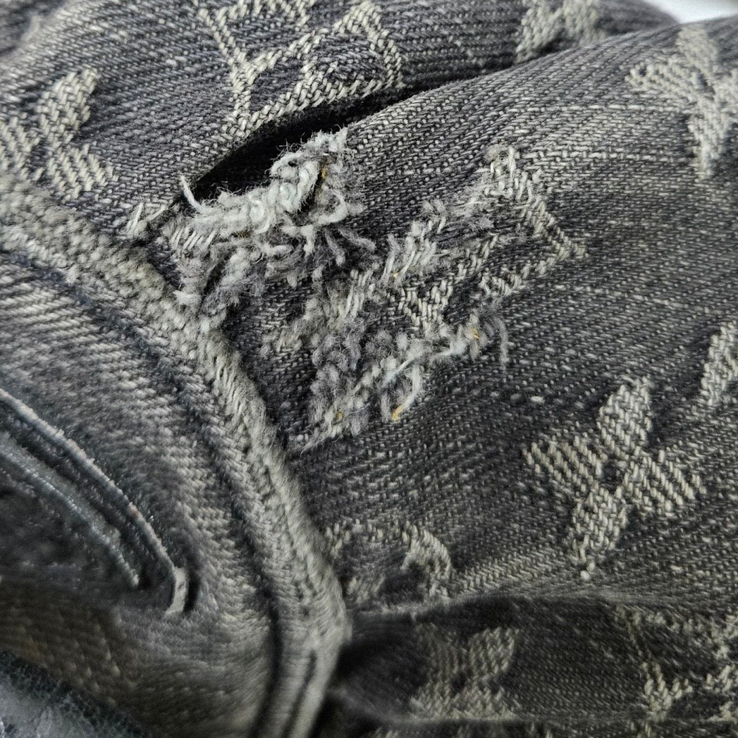 Louis Vuitton
Monogram Denim Neo
Cabby MM Handbag