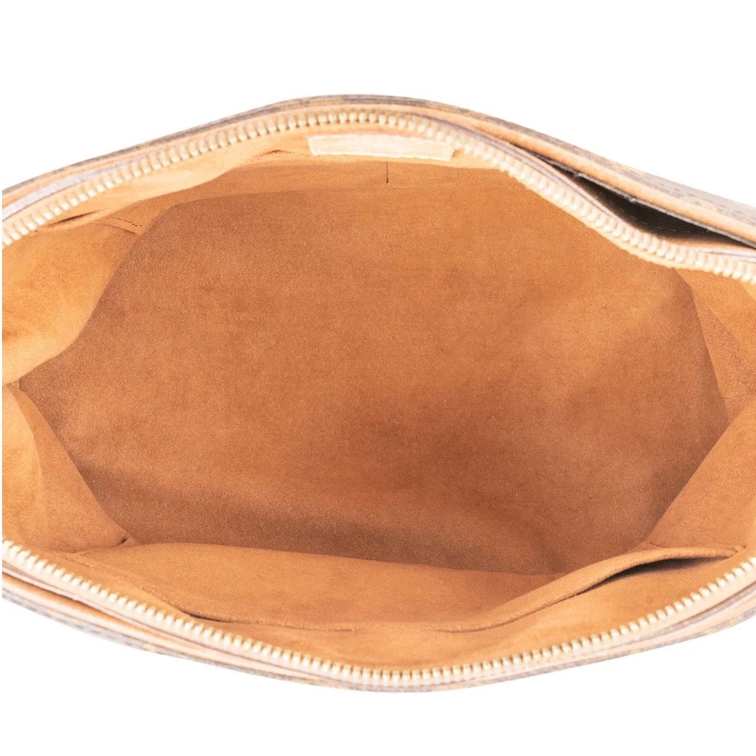Louis Vuitton Monogram
Canvas Pallas MM Handbag
