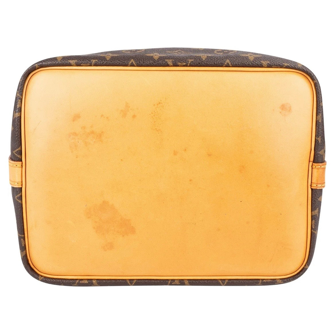 Louis Vuitton Monogram
Canvas Sac Noé
Petit Shoulder Bag