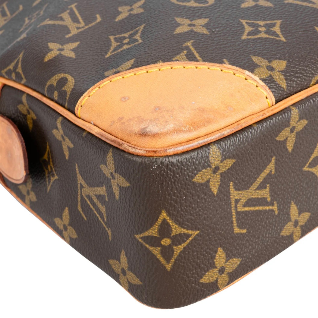 Louis Vuitton Canvas Monogram
Porte Documents Handbag