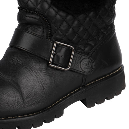 Chanel Quilted Leather Boots Shearling Black (39,5)