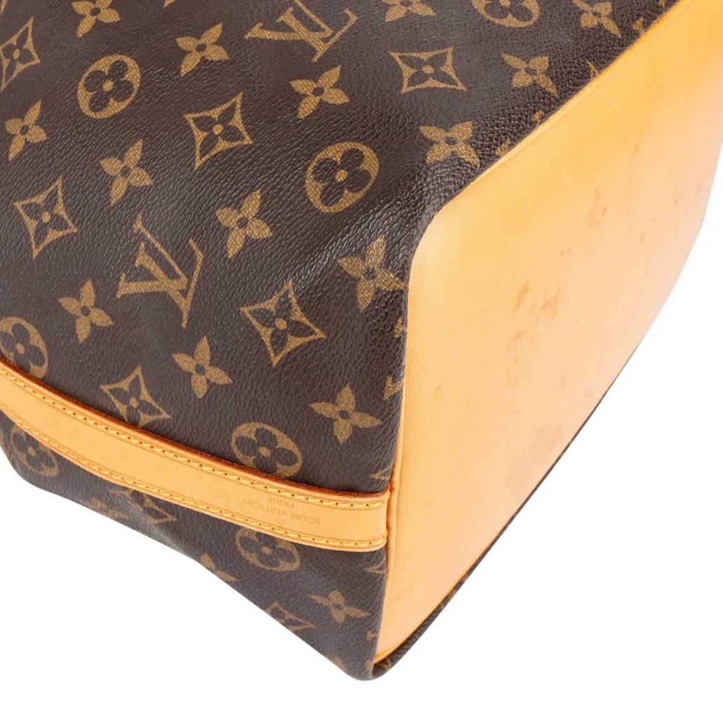 Louis Vuitton Monogram
Canvas Sac Noé
Petit Shoulder Bag